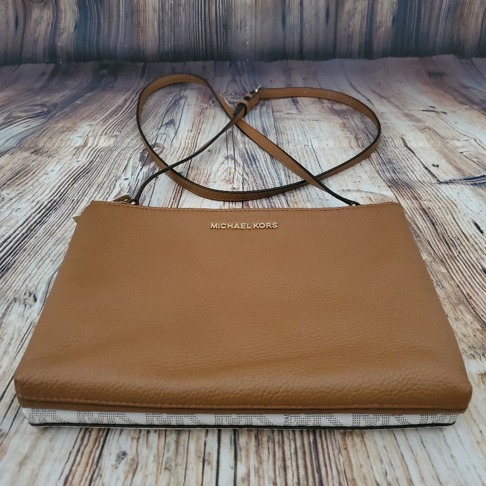 Michael Kors Jet Set Travel DBL Gusset Crossbody - Picture 2 of 14